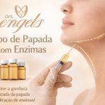 Paciente mostrando resultado de lipo de papada com enzimas, contorno de mandíbula mais definido — clínica DRS. Engels, Ponta Grossa/PR.